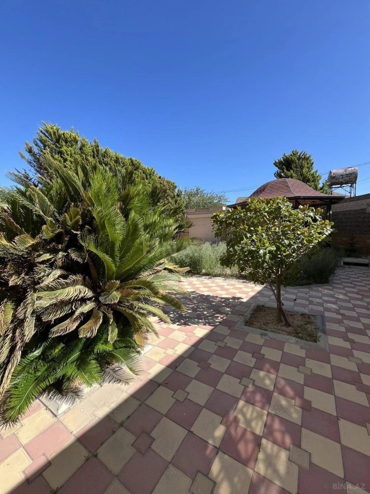 Satılır 8 otaqlı həyət evi 530 m²