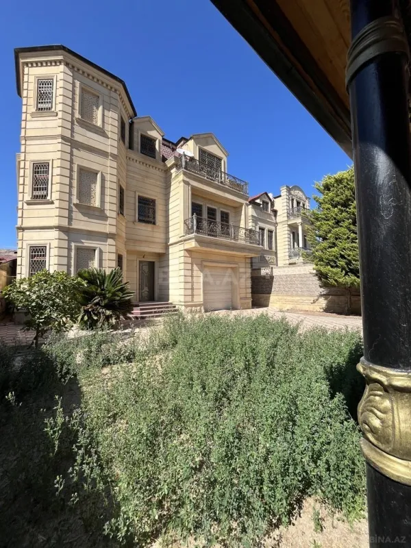 Satılır 8 otaqlı həyət evi 530 m²