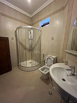 Satılır 8 otaqlı həyət evi 530 m²