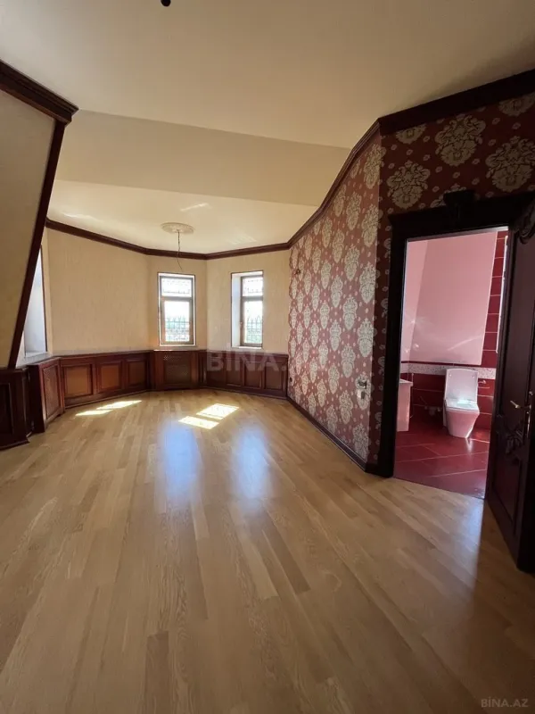 Satılır 8 otaqlı həyət evi 530 m²