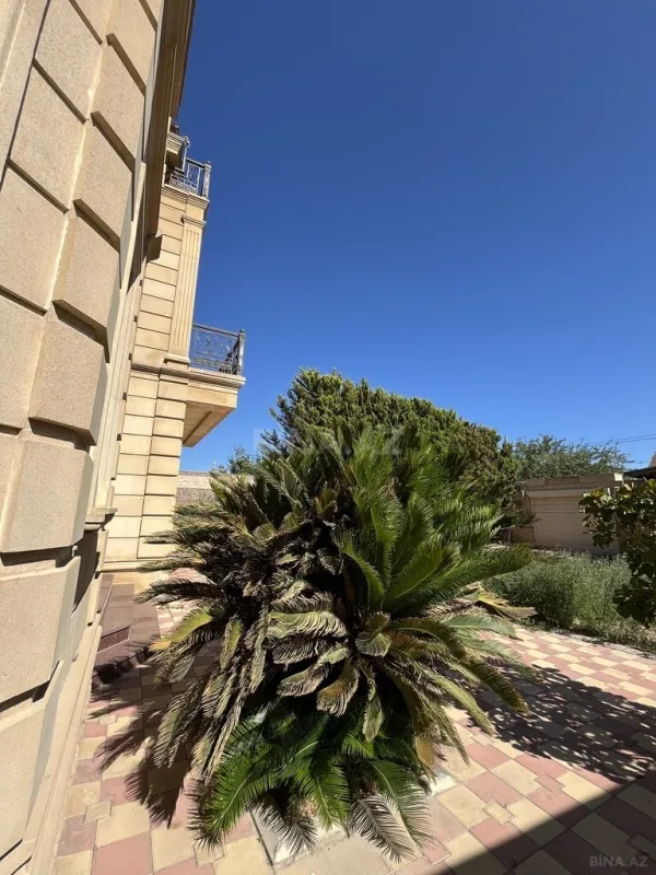 Satılır 8 otaqlı həyət evi 530 m²