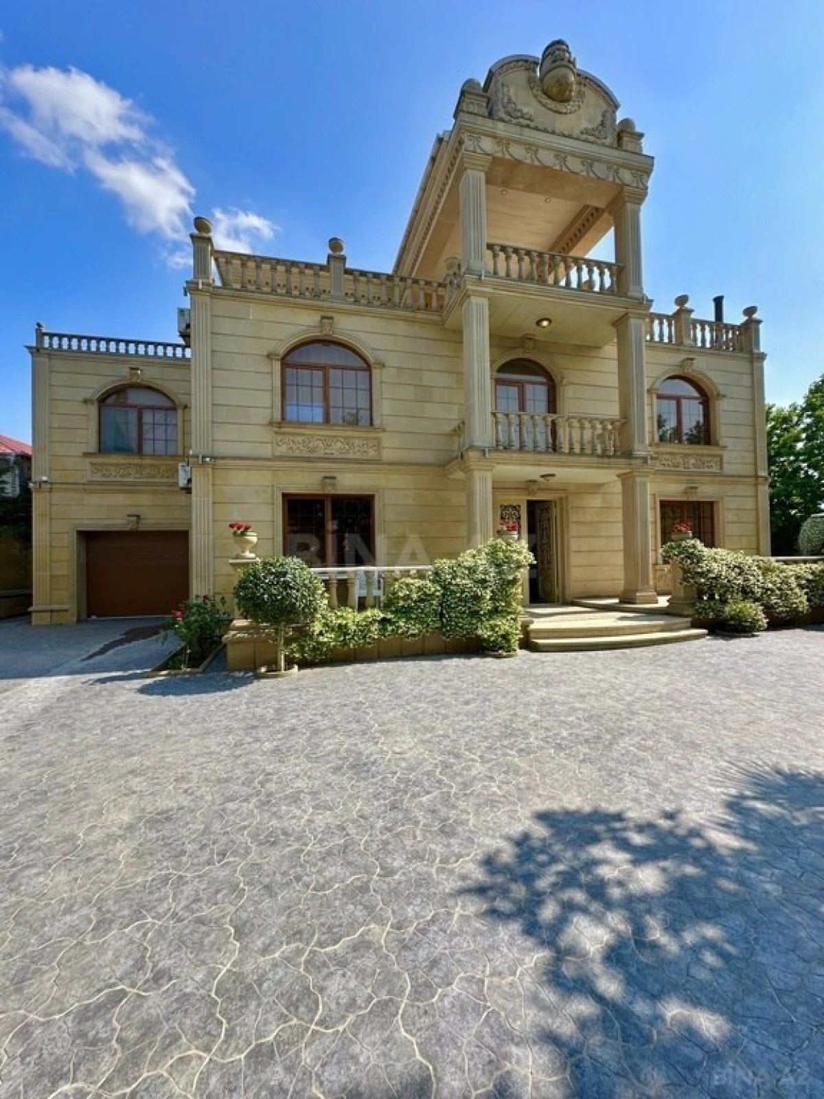 Satılır 7 otaqlı həyət evi 500 m²