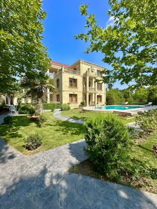 Satılır 7 otaqlı həyət evi 500 m²