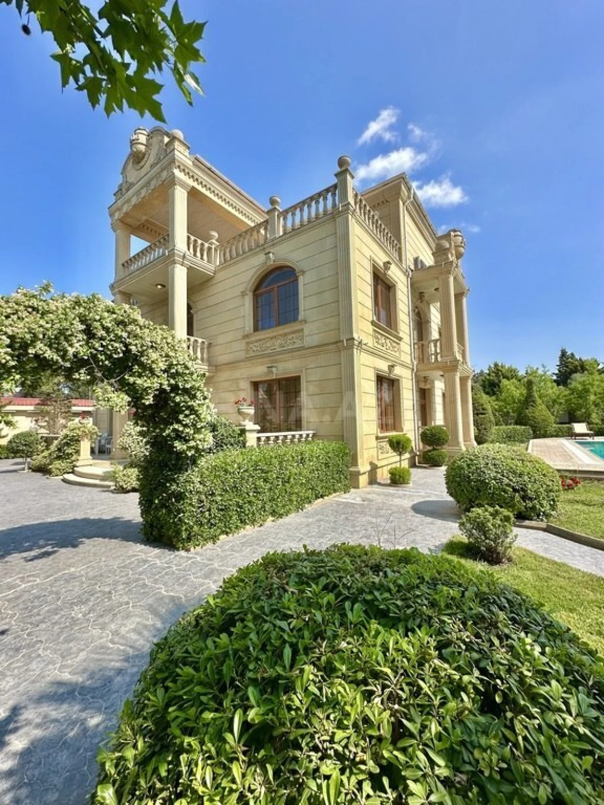 Satılır 7 otaqlı həyət evi 500 m²