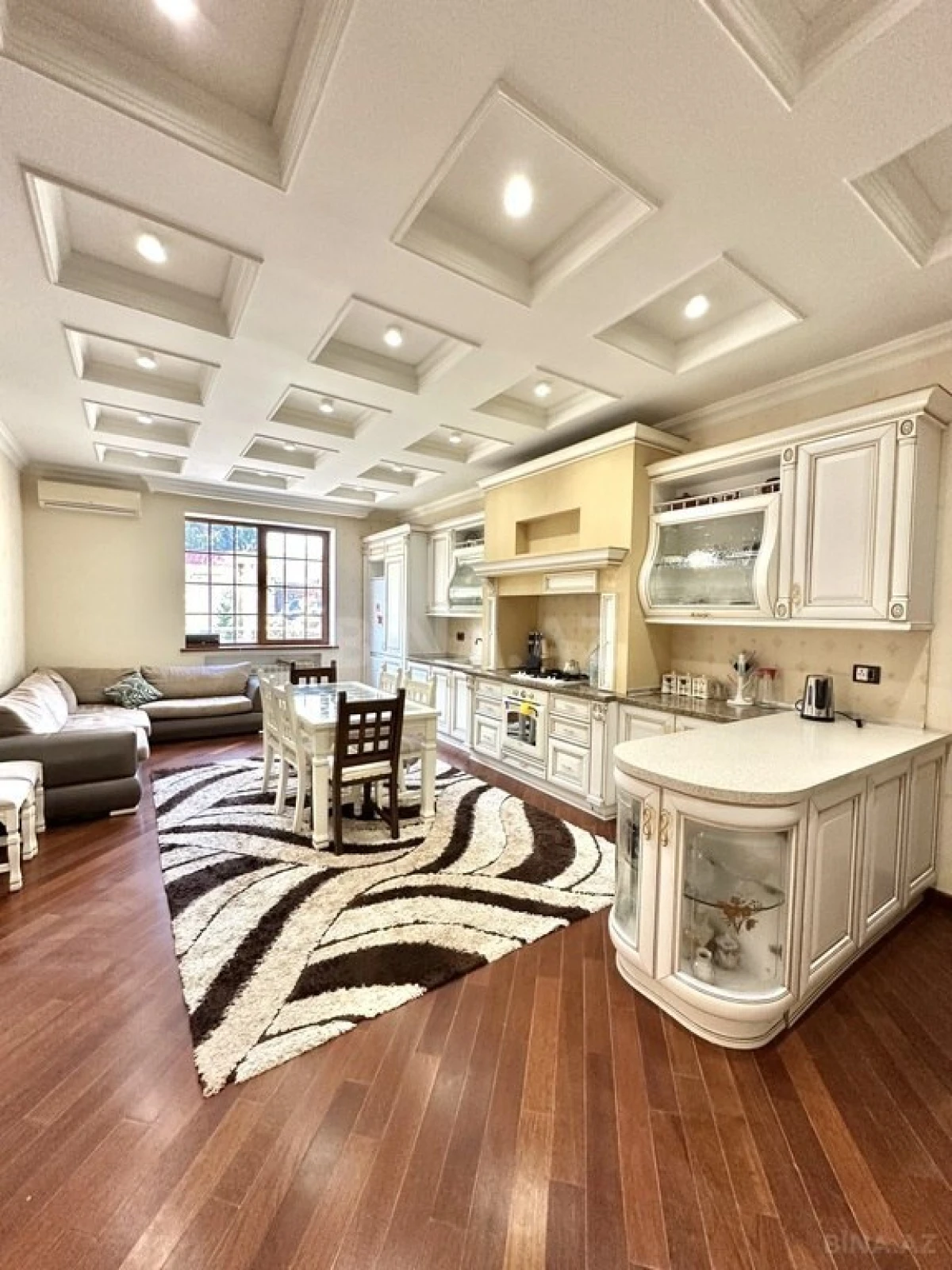 Satılır 7 otaqlı həyət evi 500 m²