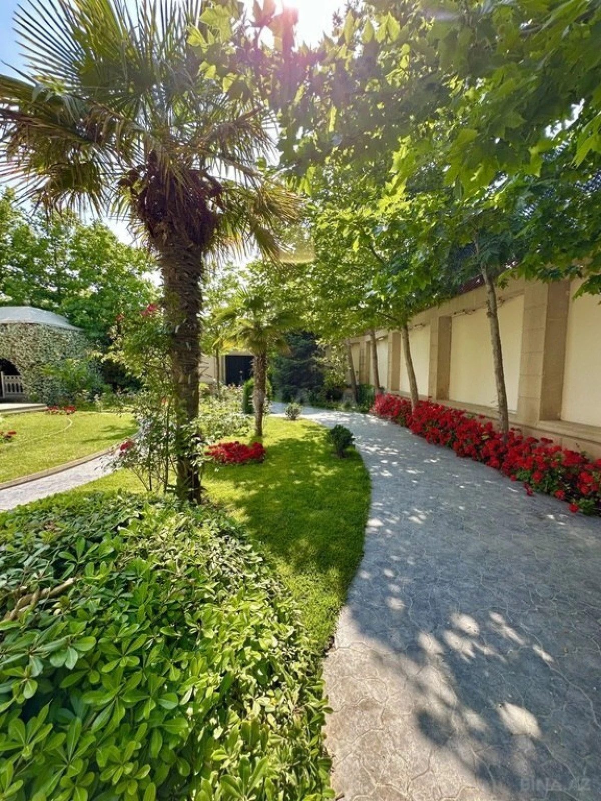 Satılır 7 otaqlı həyət evi 500 m²