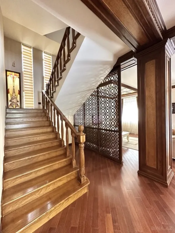 Satılır 7 otaqlı həyət evi 500 m²