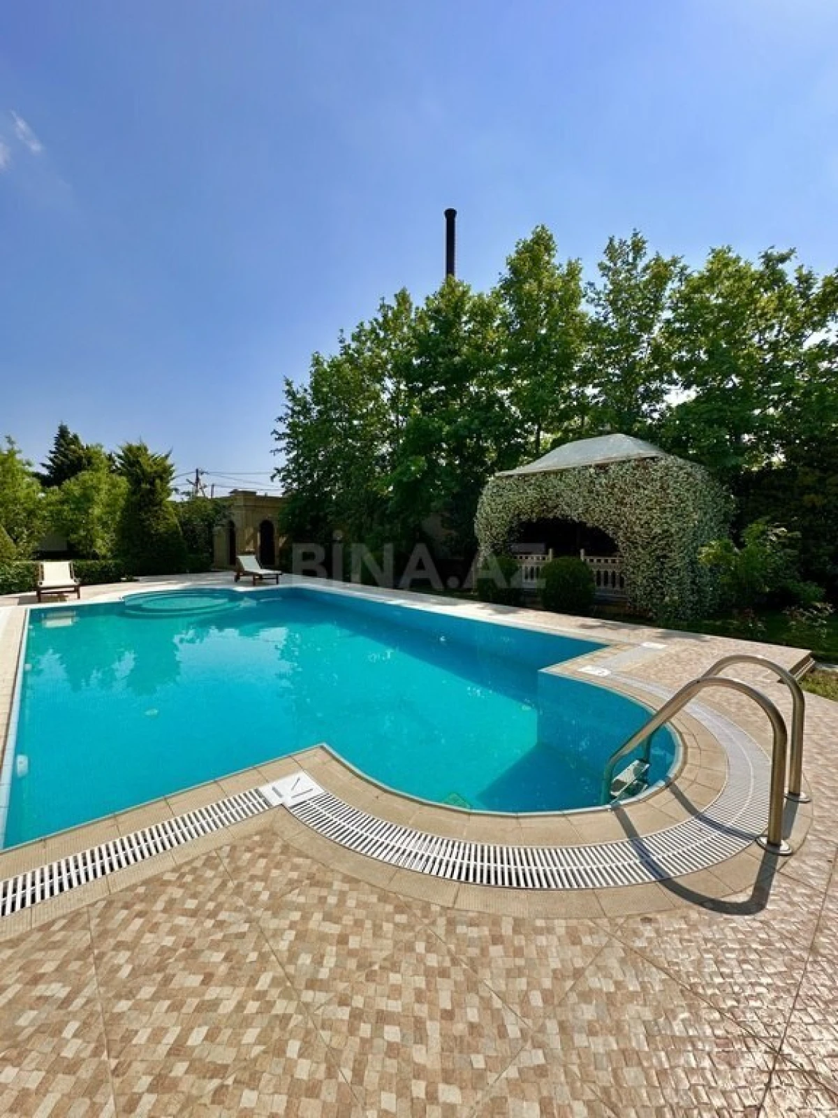 Satılır 7 otaqlı həyət evi 500 m²