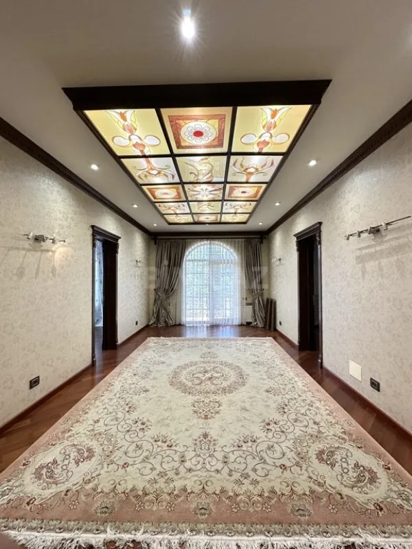 Satılır 7 otaqlı həyət evi 500 m²