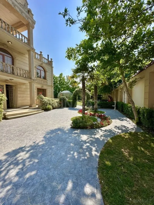 Satılır 7 otaqlı həyət evi 500 m²