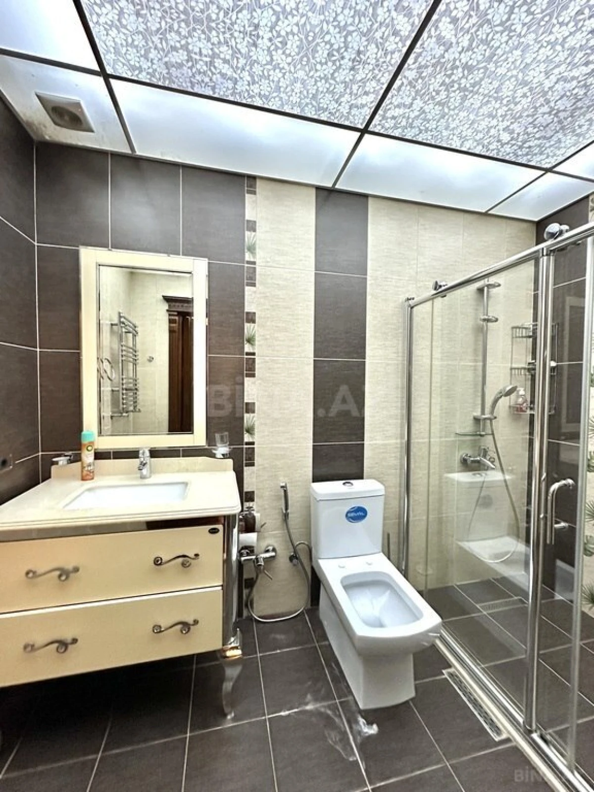 Satılır 7 otaqlı həyət evi 500 m²