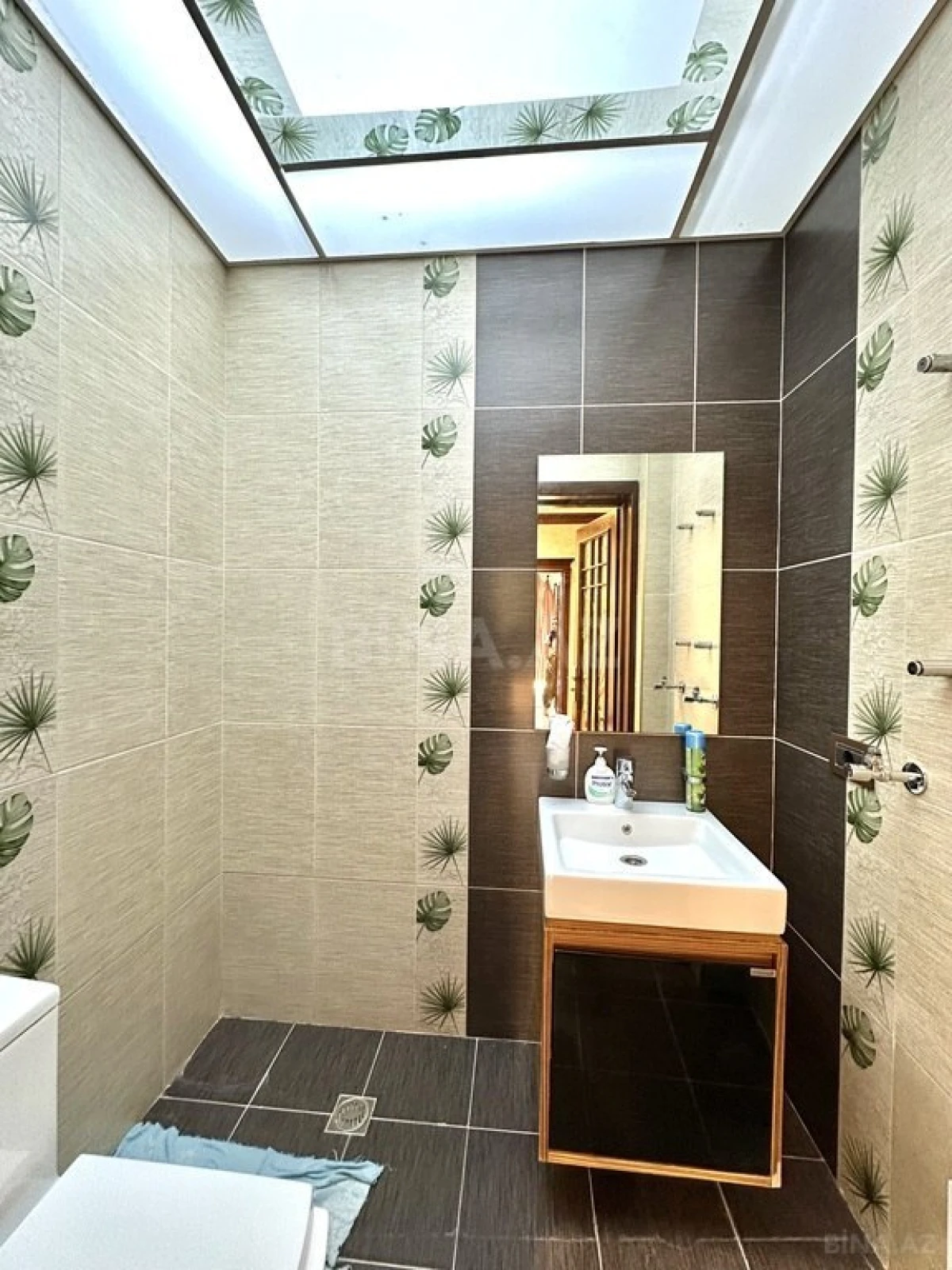 Satılır 7 otaqlı həyət evi 500 m²