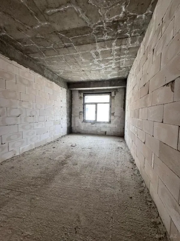 Satılır 5 otaqlı mənzil 253 m²