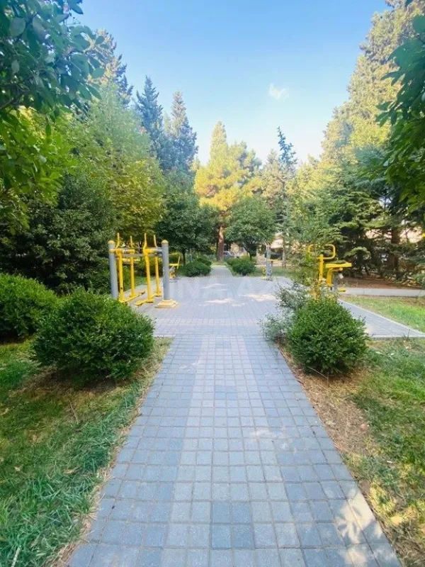 Satılır 4 otaqlı mənzil 100 m²