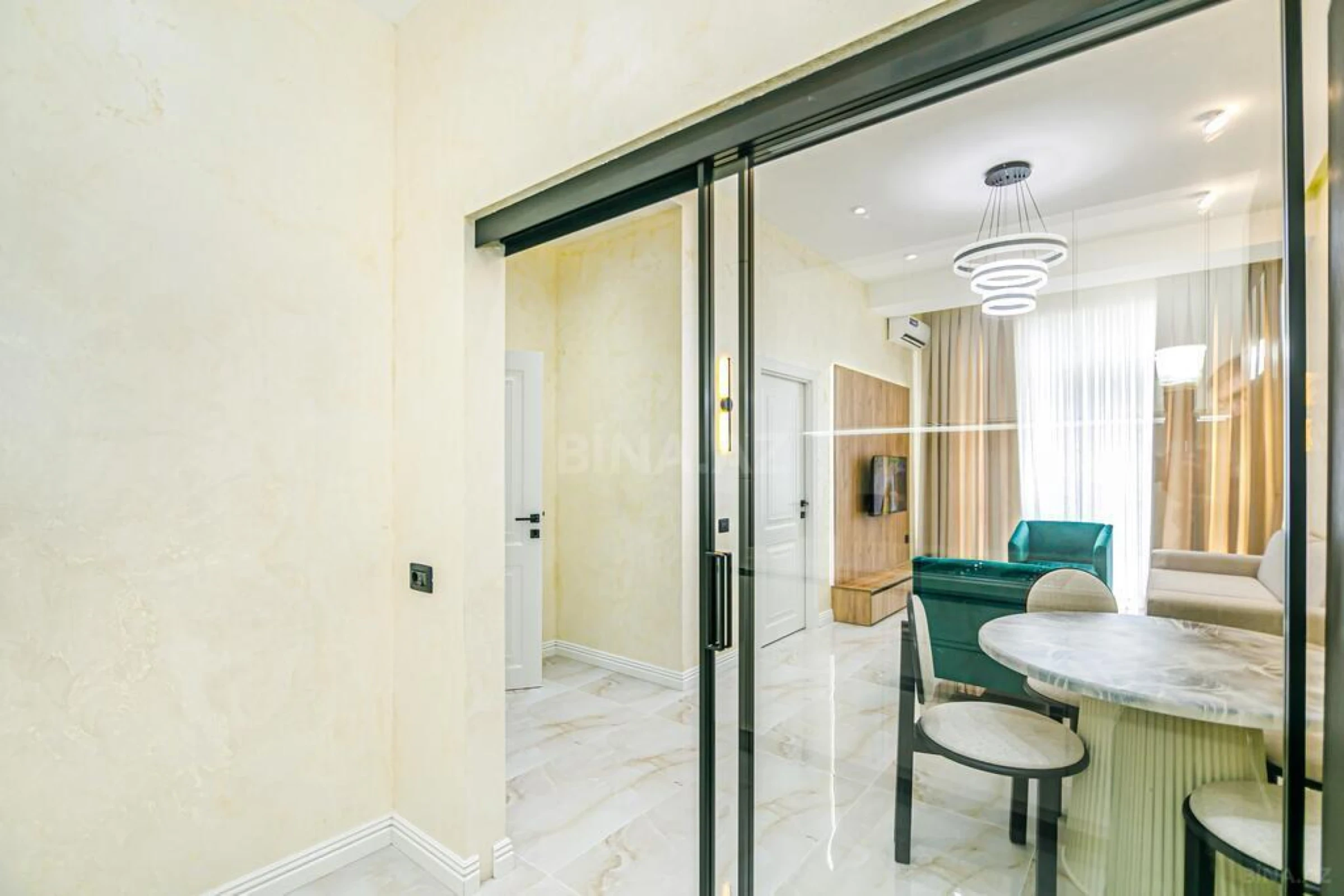 Kirayə verilir 2 otaqlı mənzil 100 m²