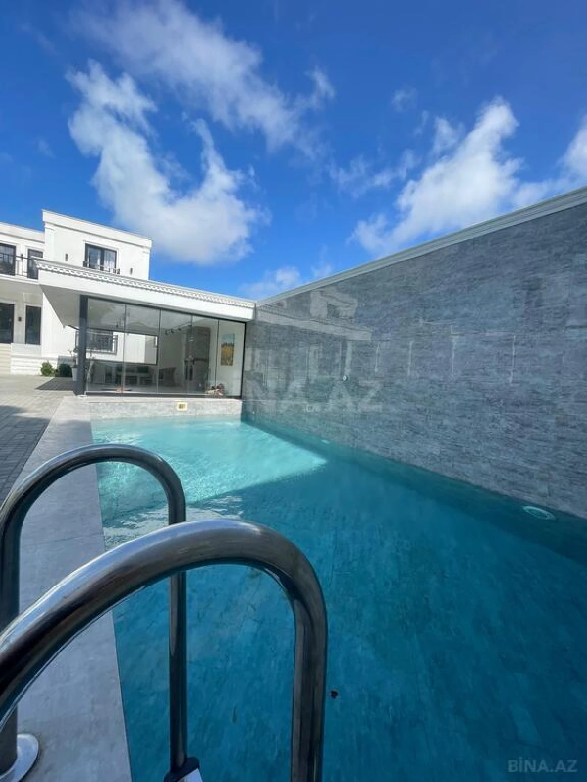 Kirayə verilir 3 otaqlı həyət evi 400 m²