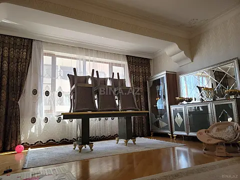 Satılır 3 otaqlı mənzil 135 m²