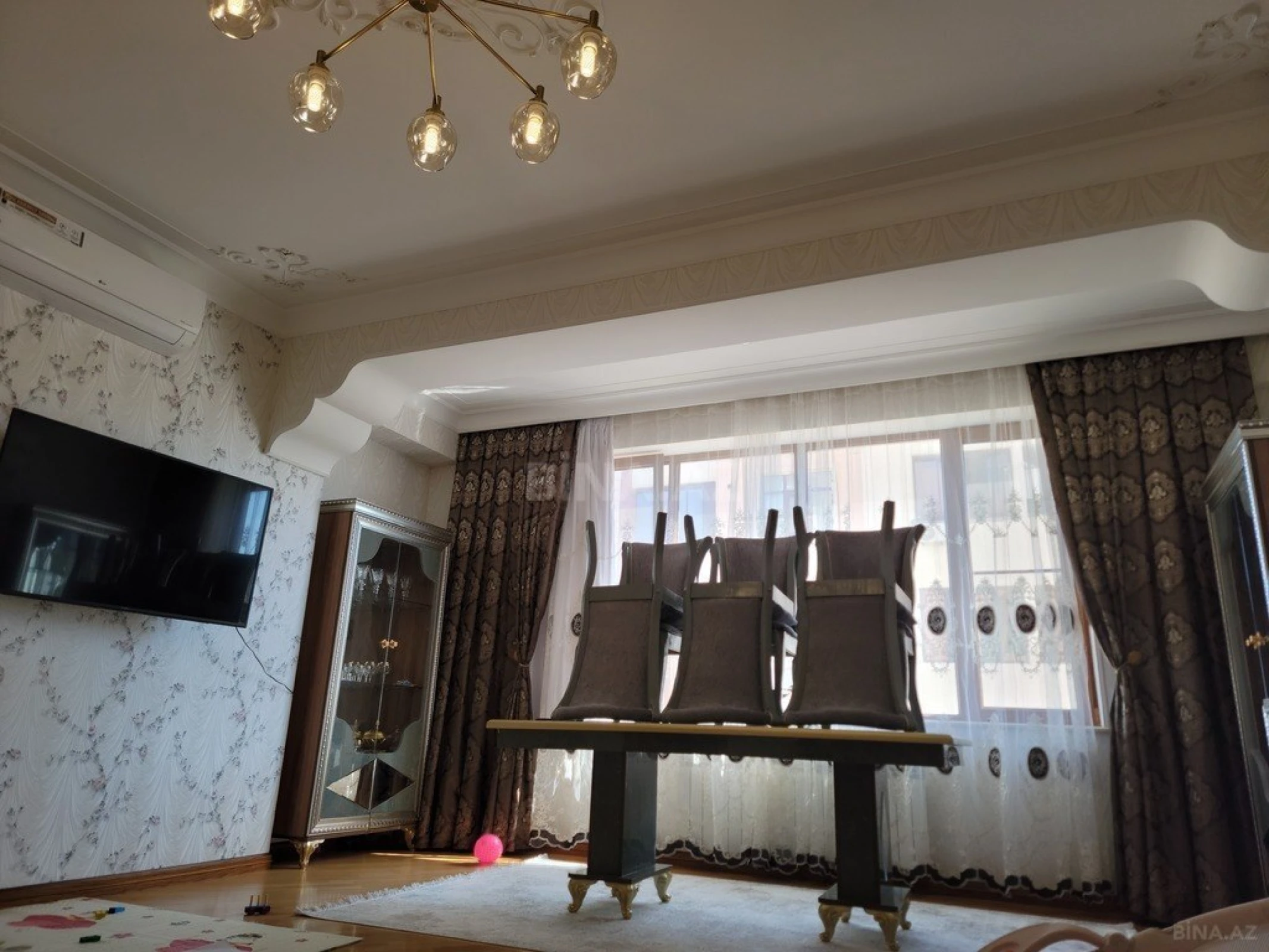 Satılır 3 otaqlı mənzil 135 m²