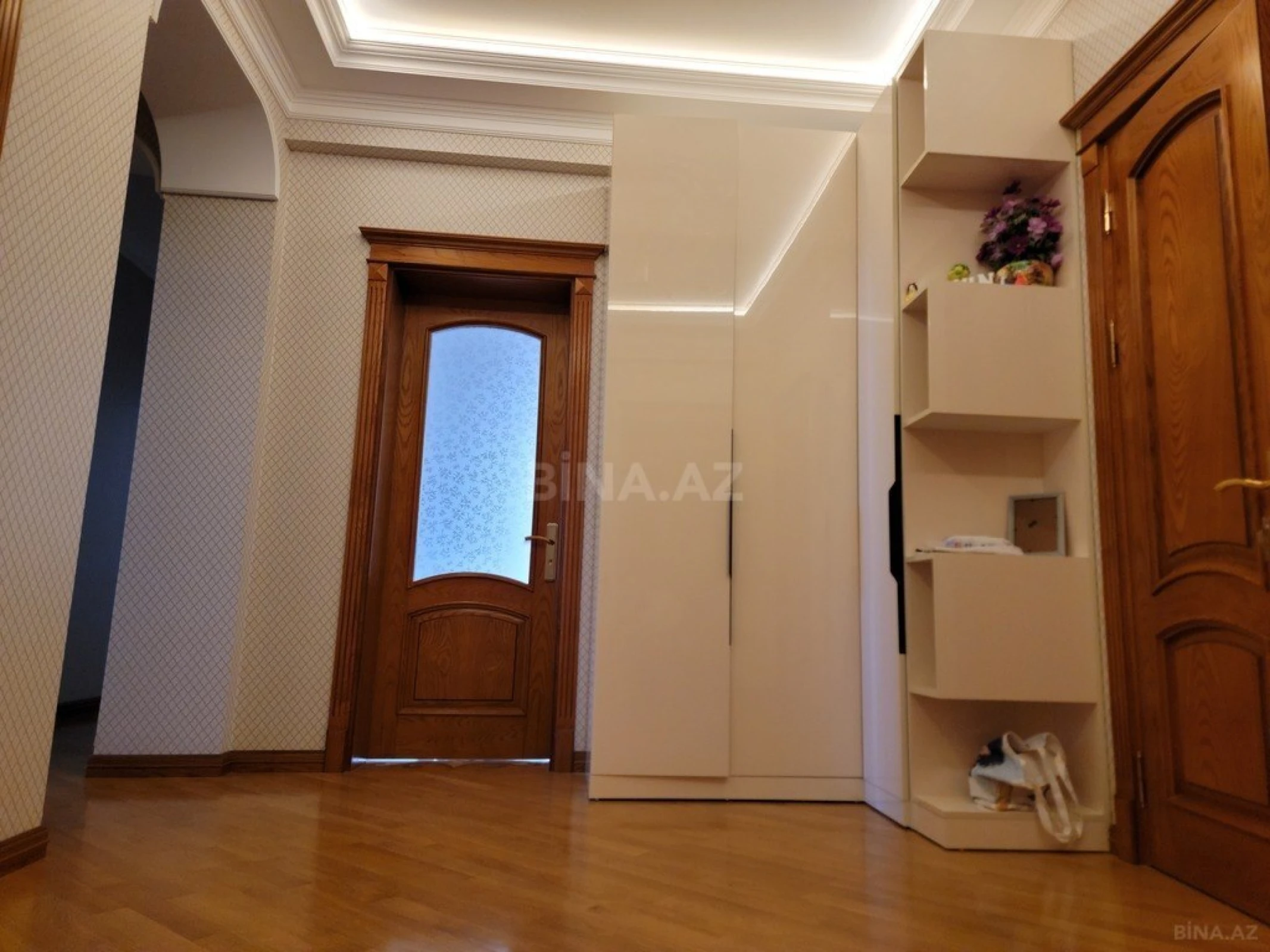 Satılır 3 otaqlı mənzil 135 m²