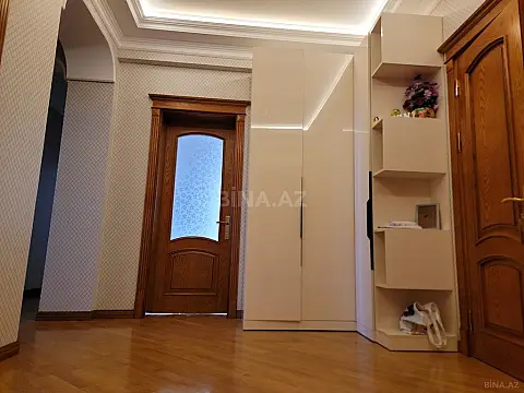 Satılır 3 otaqlı mənzil 135 m²