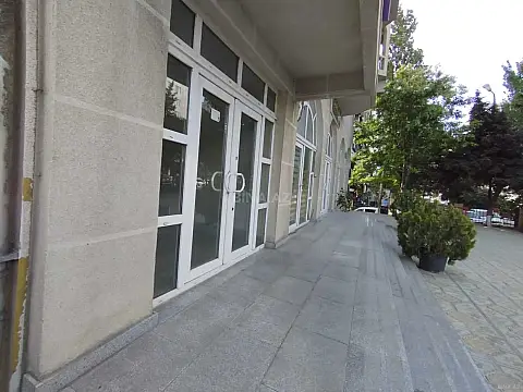 Satılır obyekt 1200 m²