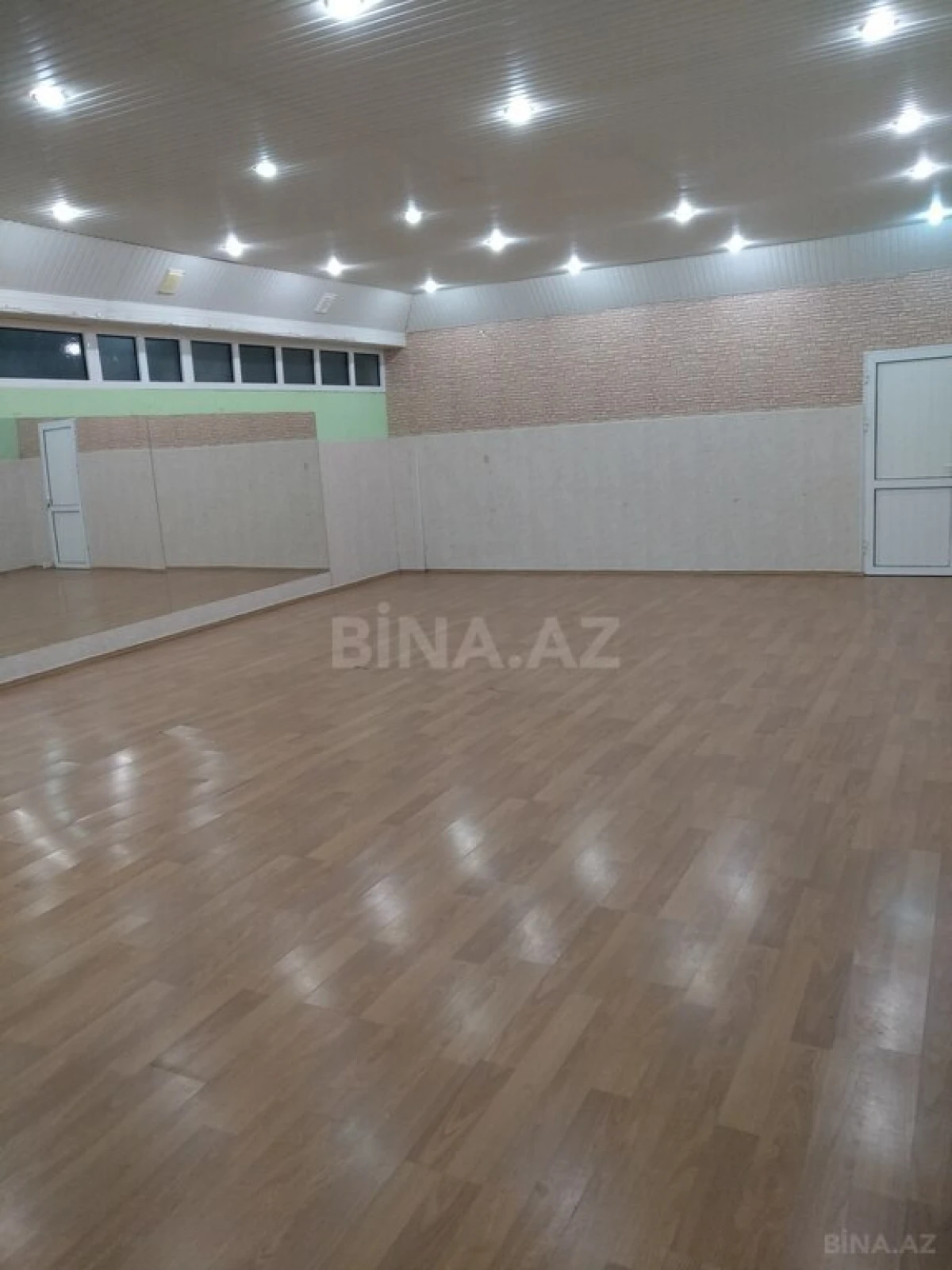 Satılır obyekt 1200 m²