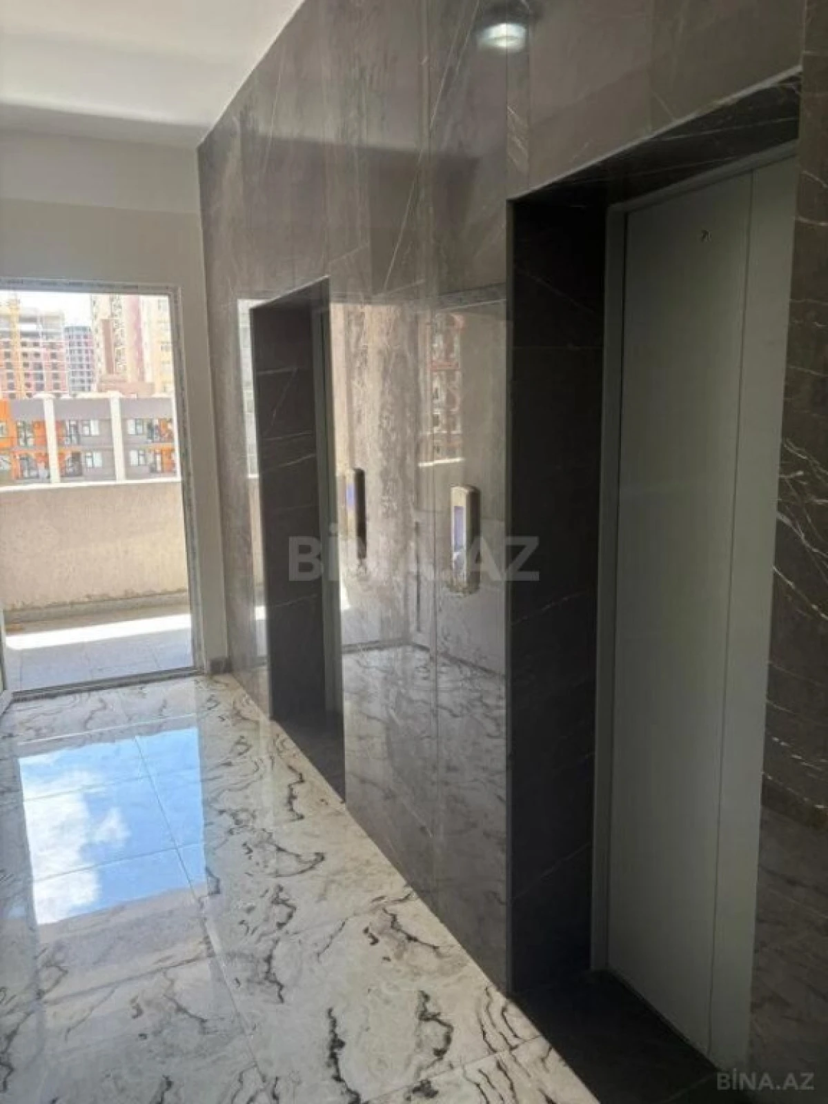 Satılır 3 otaqlı mənzil 146 m²
