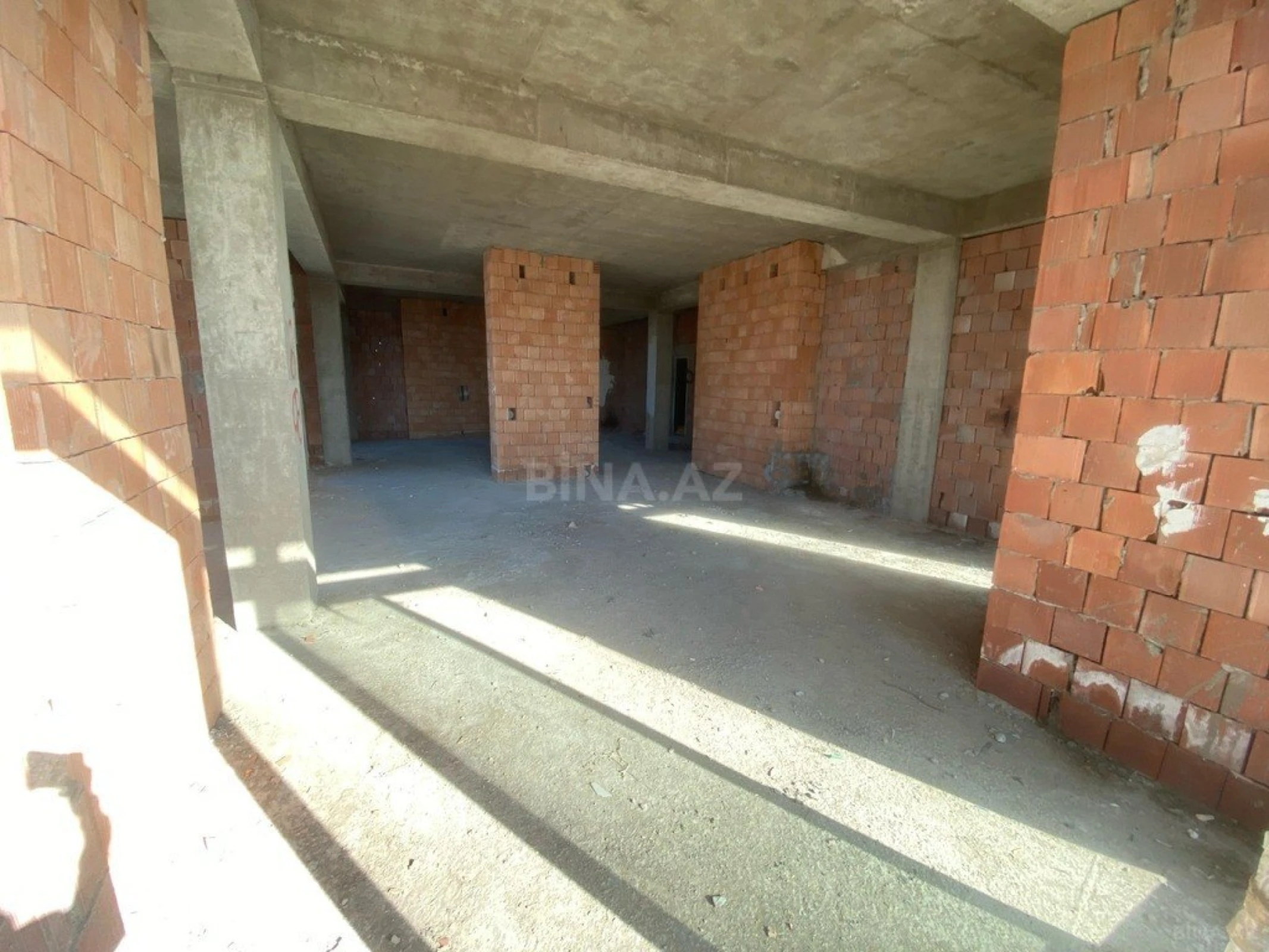 Satılır obyekt 400 m²