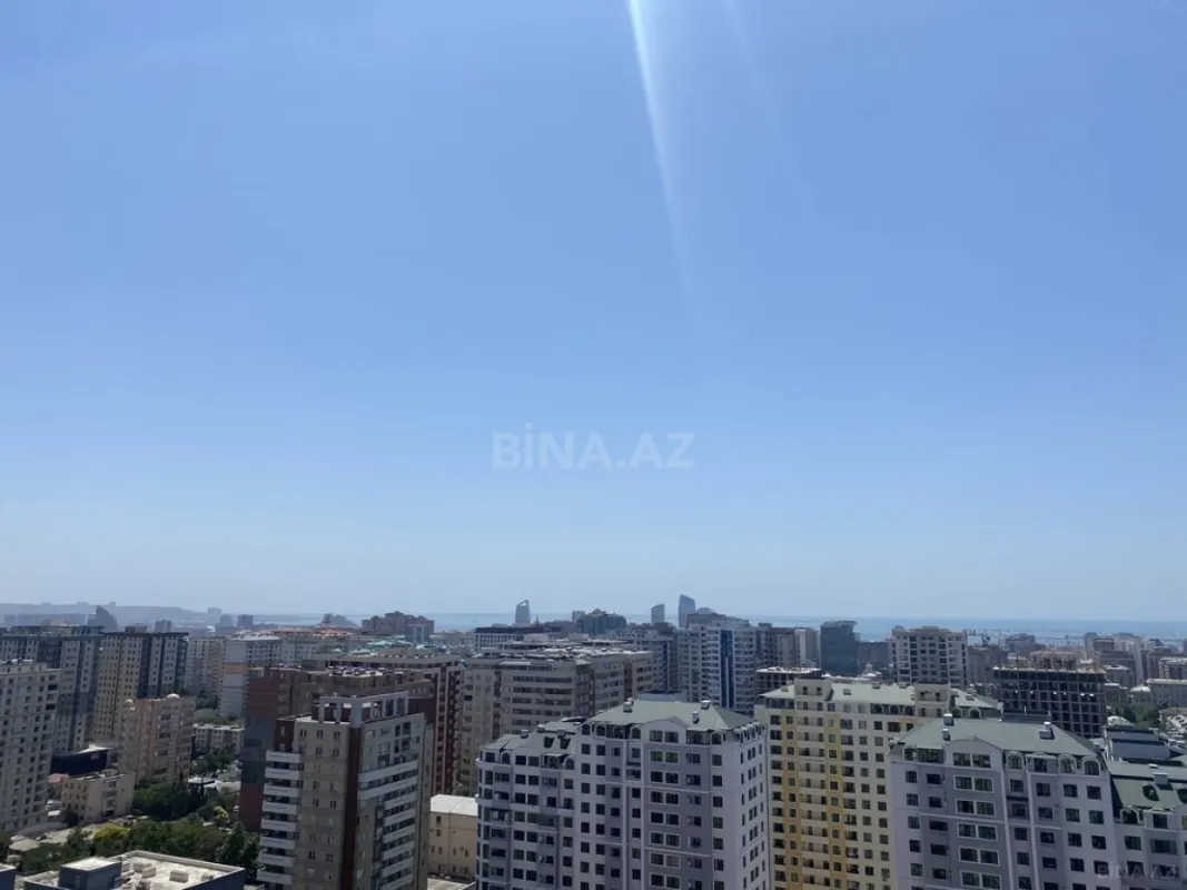 Satılır 4 otaqlı mənzil 180 m²