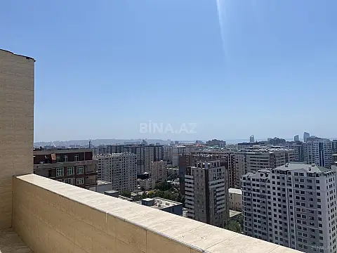 Satılır 4 otaqlı mənzil 180 m²