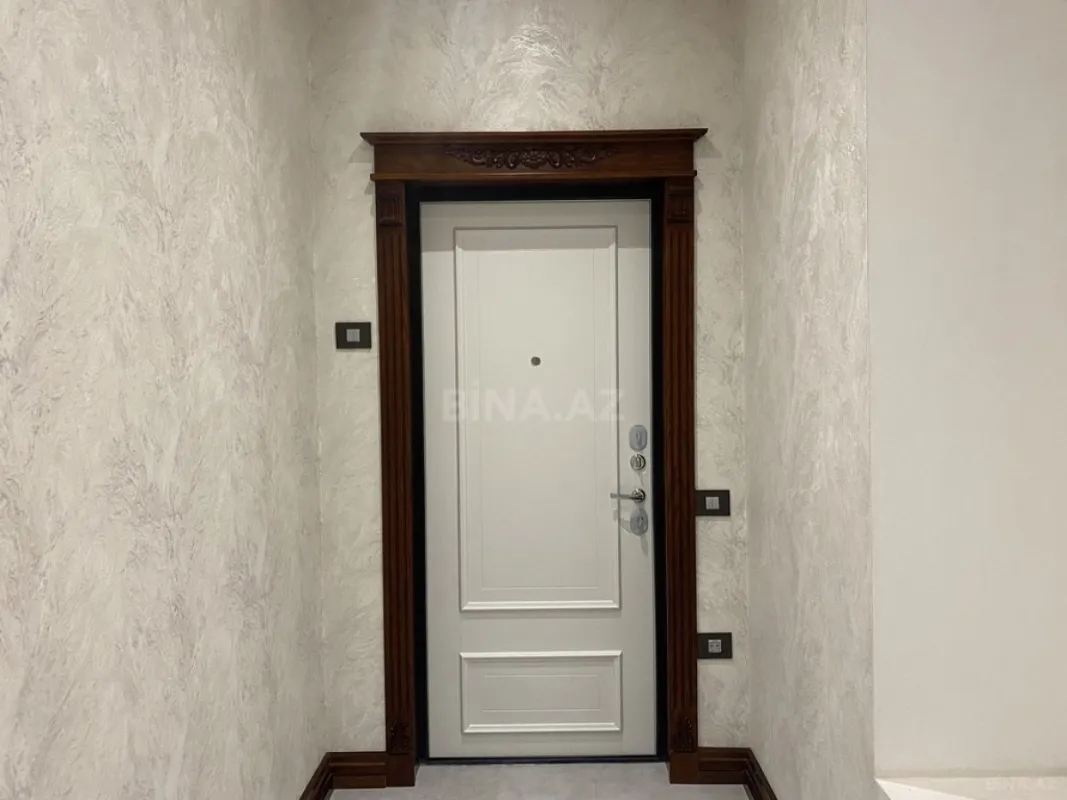 Satılır 4 otaqlı mənzil 180 m²