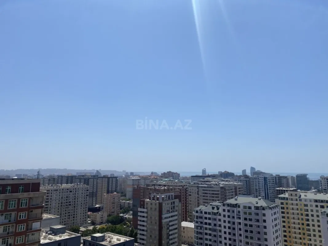 Satılır 4 otaqlı mənzil 180 m²