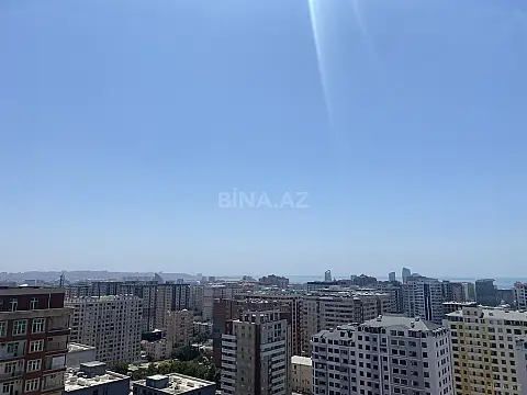 Satılır 4 otaqlı mənzil 180 m²