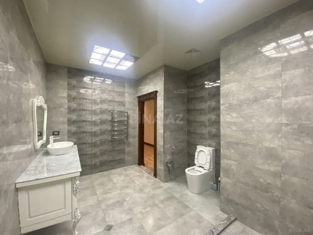 Satılır 4 otaqlı mənzil 180 m²
