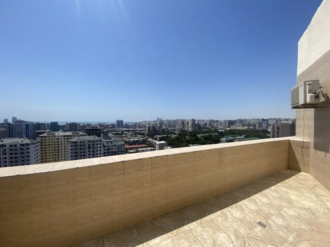 Satılır 4 otaqlı mənzil 180 m²