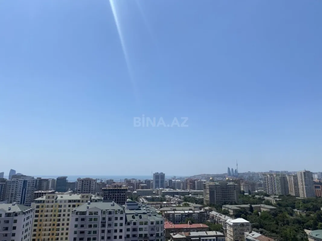 Satılır 4 otaqlı mənzil 180 m²