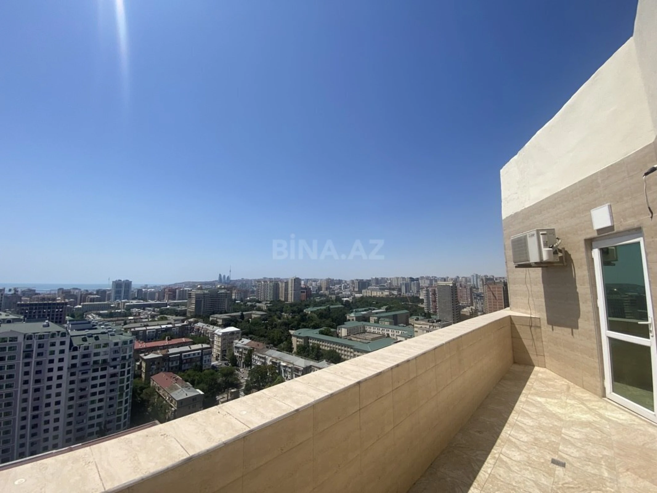 Satılır 4 otaqlı mənzil 180 m²