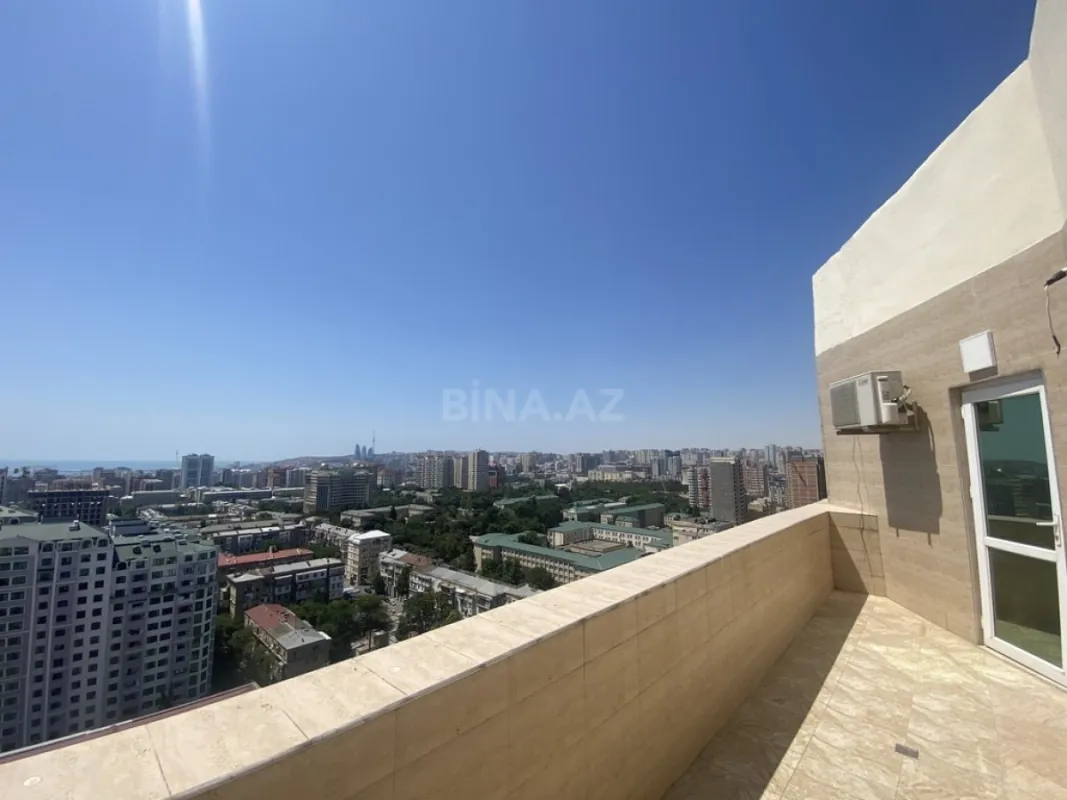 Satılır 4 otaqlı mənzil 180 m²