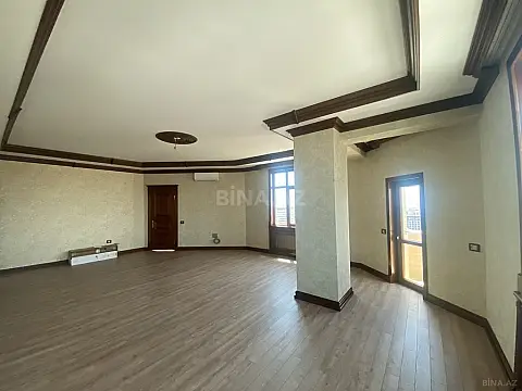 Satılır 4 otaqlı mənzil 180 m²