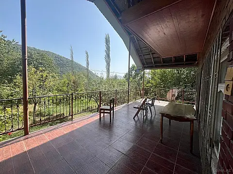 Satılır 5 otaqlı həyət evi 150 m² — Qax 5 otaq 150.00 m²