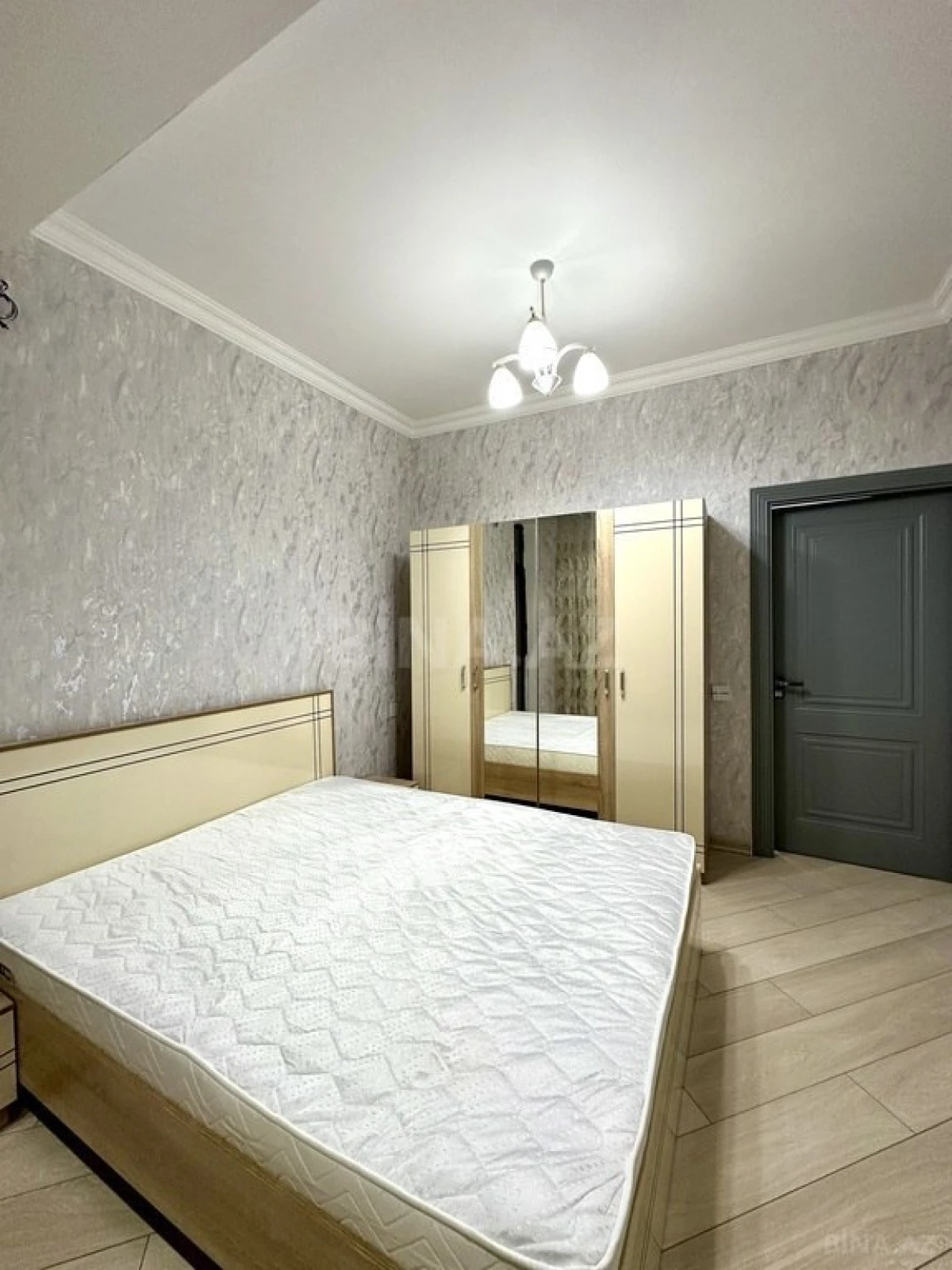 Kirayə verilir 2 otaqlı mənzil 77 m²