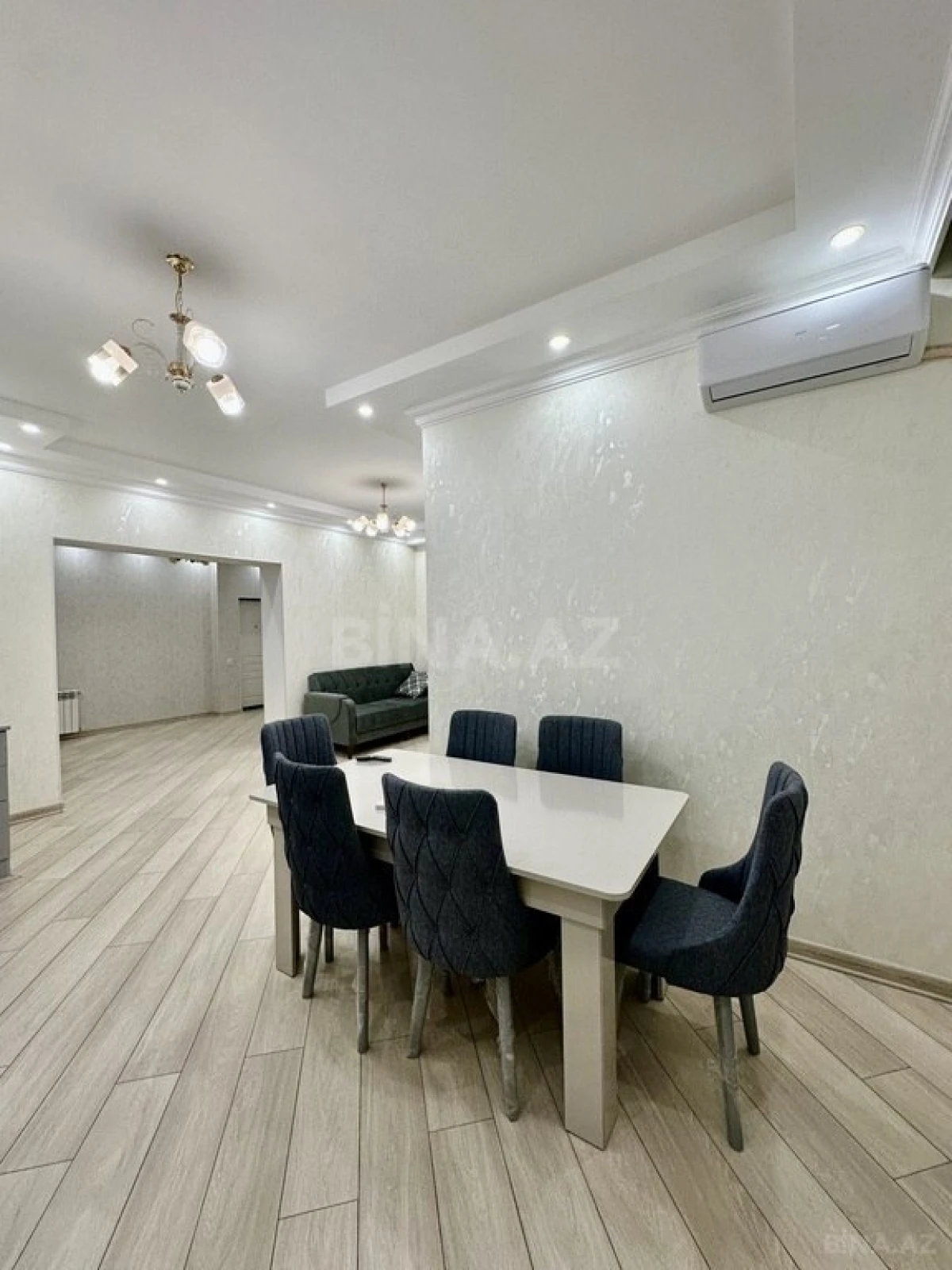 Kirayə verilir 2 otaqlı mənzil 77 m²