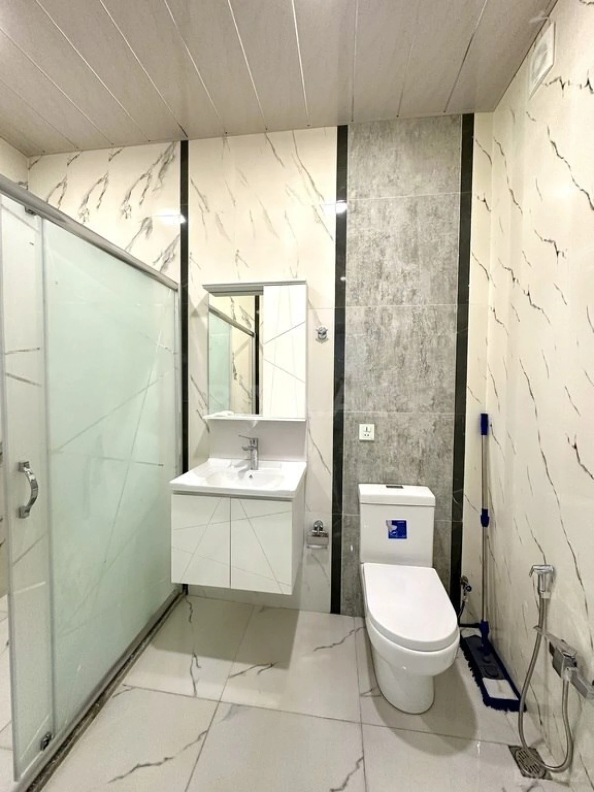 Kirayə verilir 2 otaqlı mənzil 77 m²