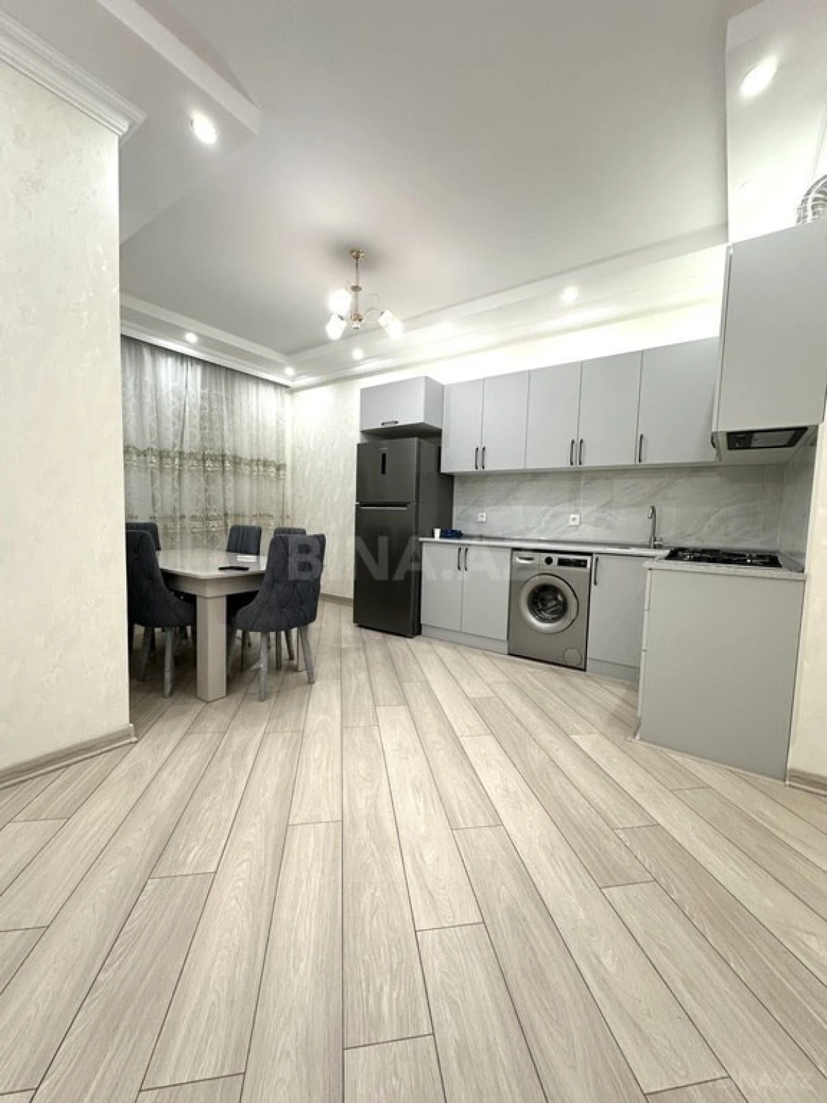 Kirayə verilir 2 otaqlı mənzil 77 m²