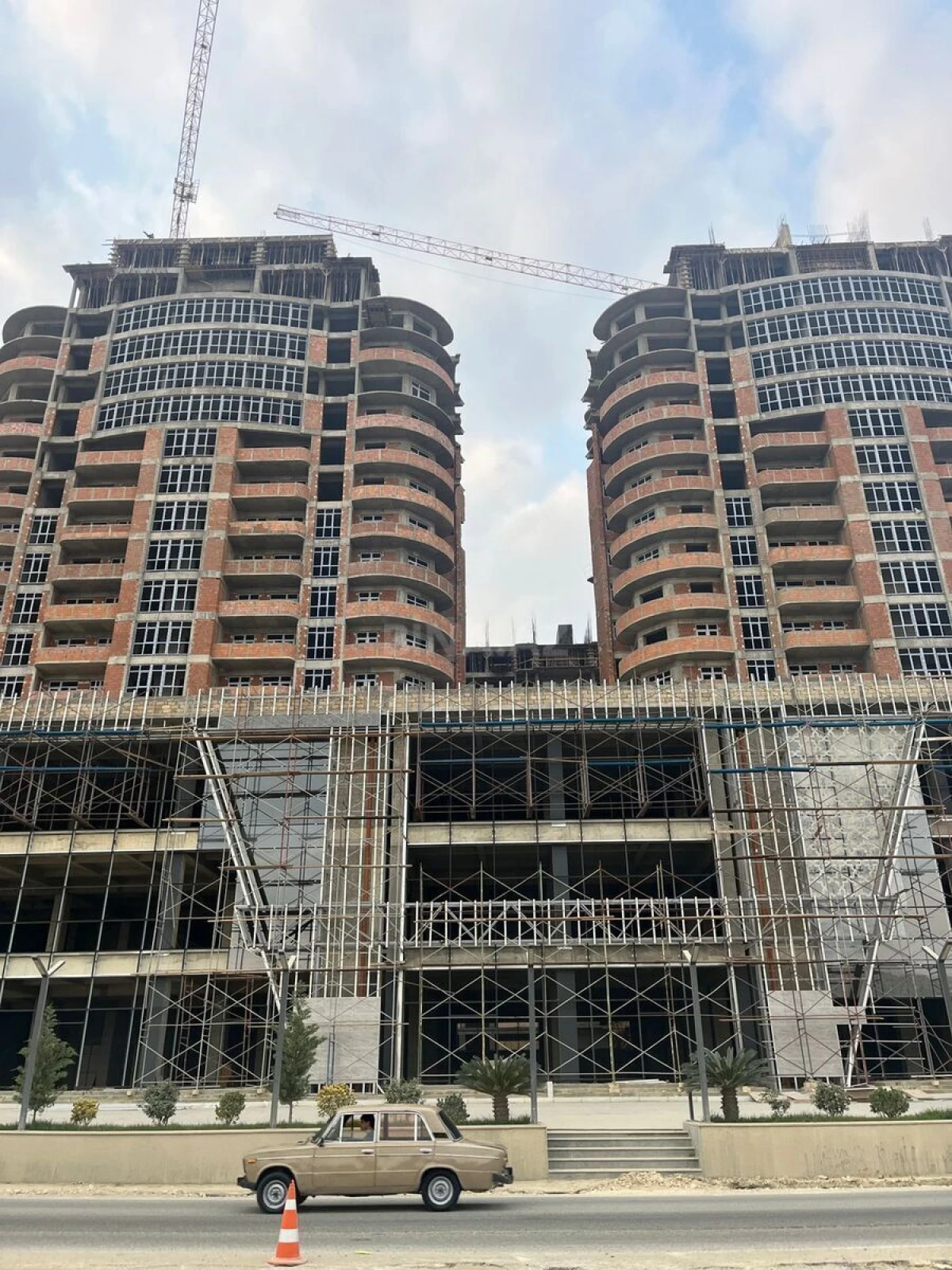 Satılır 3 otaqlı mənzil 129 m²