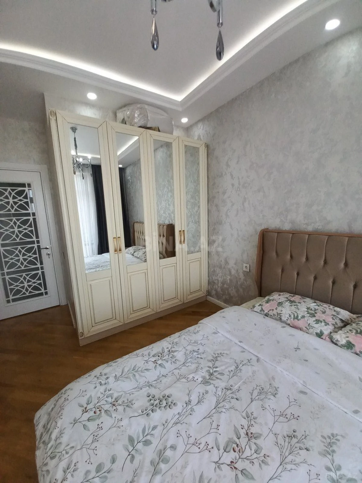 Satılır 2 otaqlı mənzil 67 m²