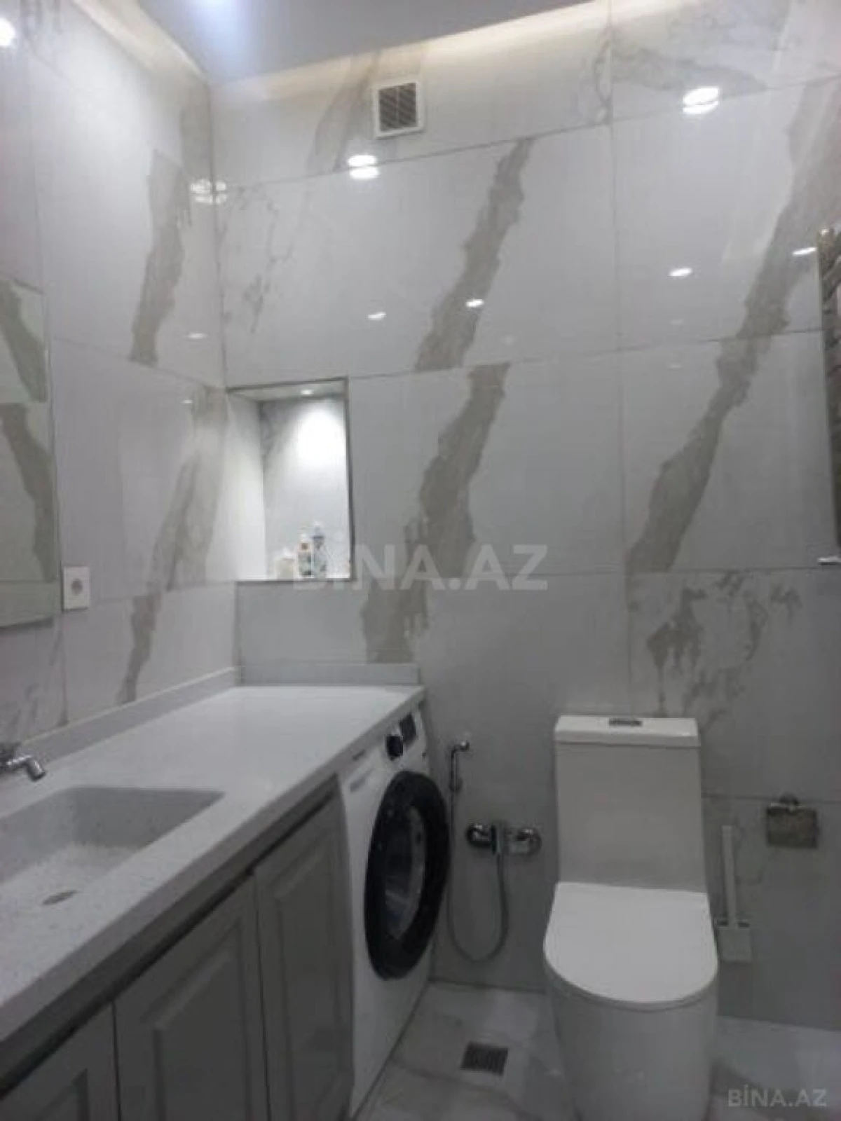 Satılır 2 otaqlı mənzil 67 m²