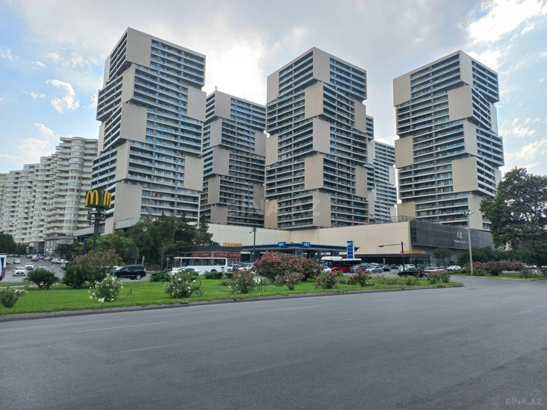 Satılır 2 otaqlı mənzil 67 m²