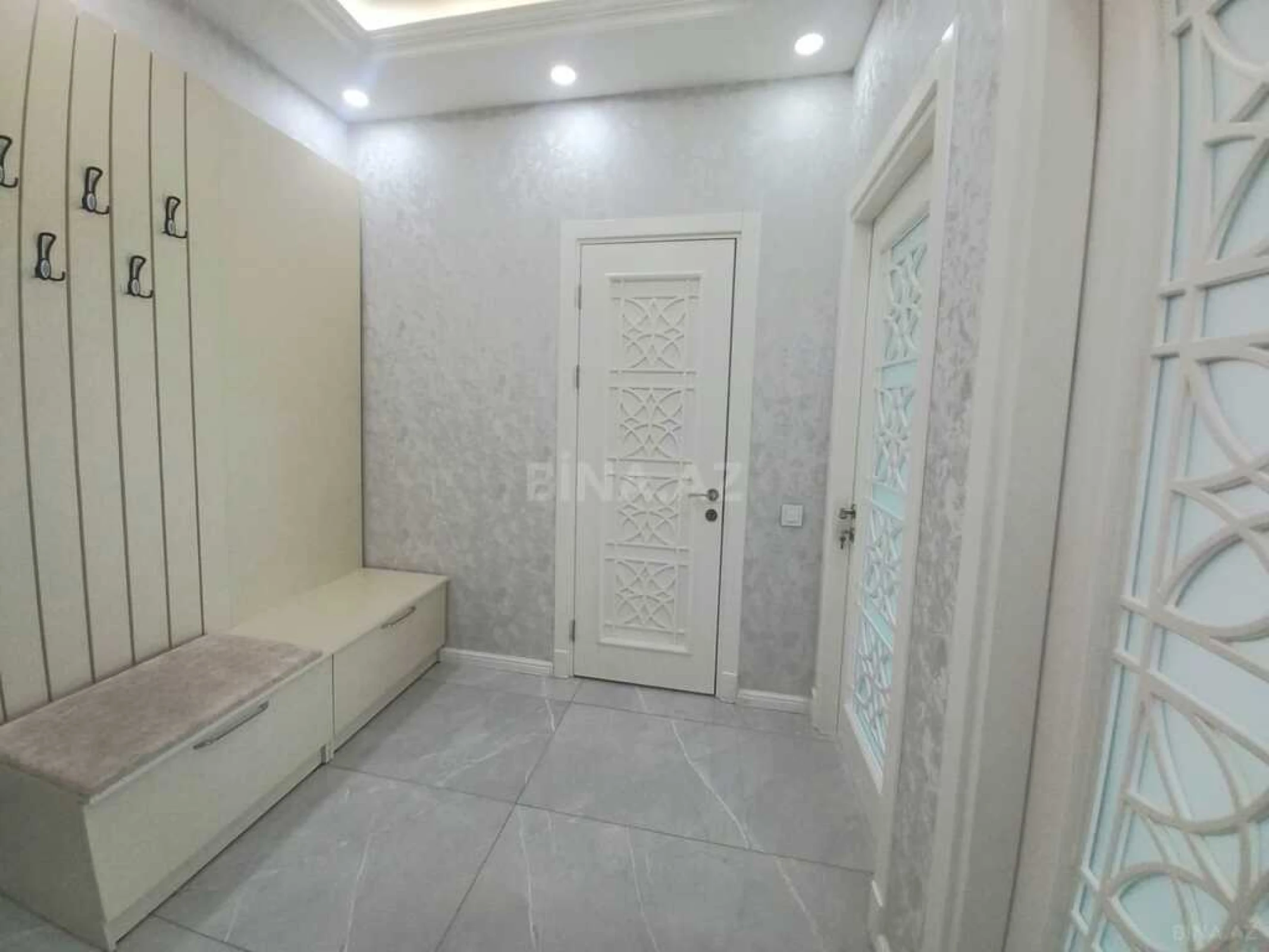 Satılır 2 otaqlı mənzil 67 m²