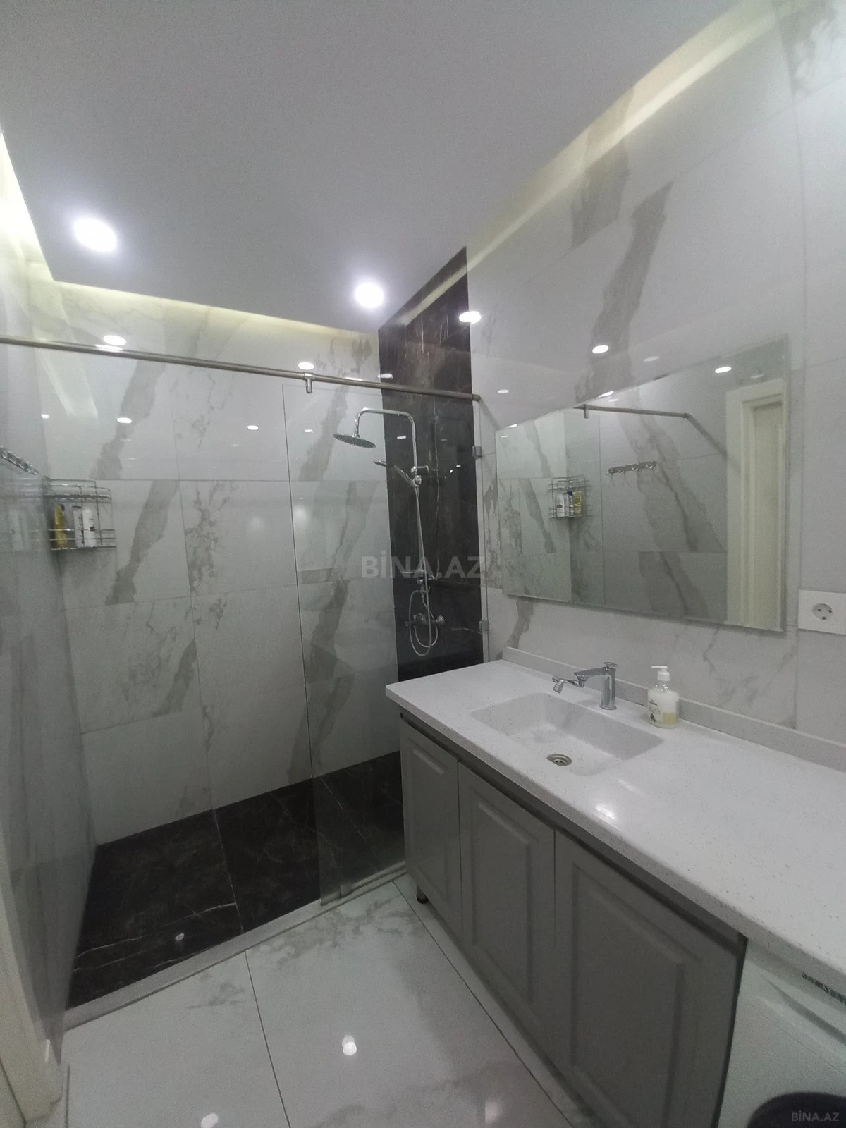 Satılır 2 otaqlı mənzil 67 m²